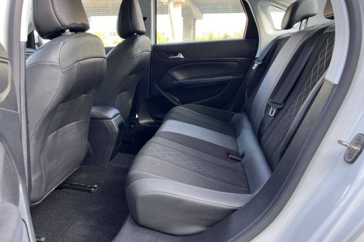 Used Peugeot 308 2016 1.6L Automatic Luxury Edition Interior 4