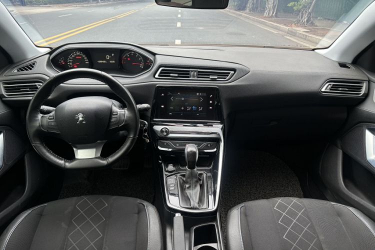 Used Peugeot 308 2016 1.6L Automatic Luxury Edition Interior 5