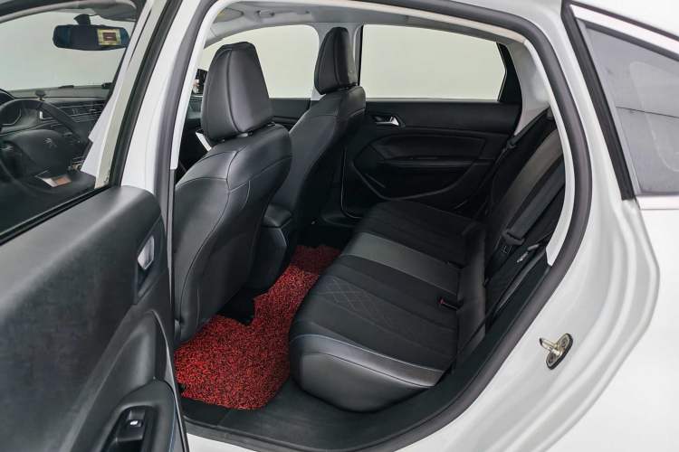 Used Peugeot 308 2016 1.6L Automatic Luxury Edition Interior 5