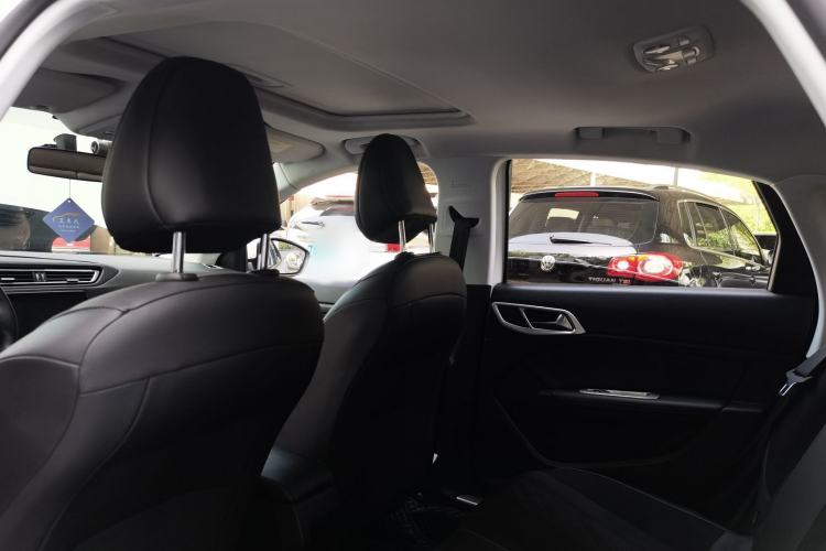 Used Peugeot 308 2016 1.6L Automatic Luxury Edition Interior 5