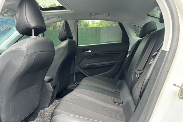 Used Peugeot 308 2016 1.6L Automatic Luxury Edition Interior 7