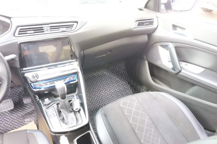 Used Peugeot 308 2016 1.6L Automatic Luxury Edition Interior 7