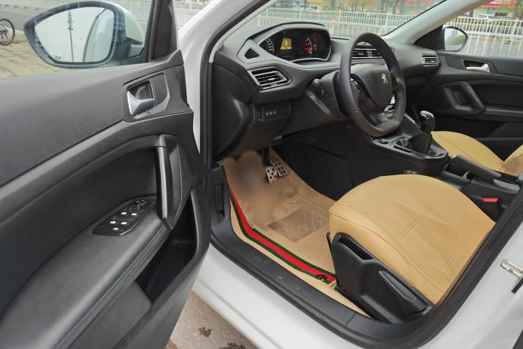 Used Peugeot 308 2016 1.6L Manual Fashion Edition Interior 8