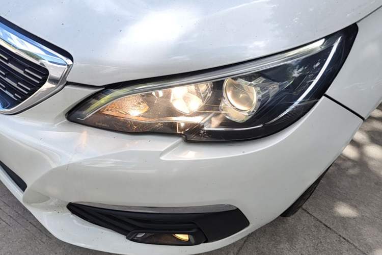 Used Peugeot 308 2016 1.6L Automatic Luxury Edition Left Front Headlight