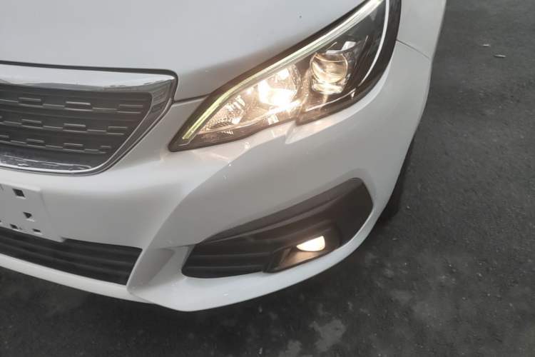Used Peugeot 308 2016 1.6L Automatic Luxury Edition Left Front Headlight