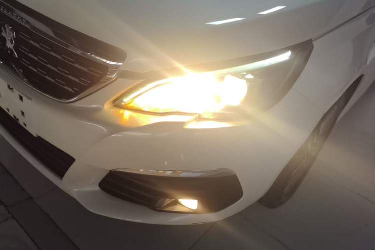 Used Peugeot 308 2016 1.6L Automatic Luxury Edition Left Front Headlight