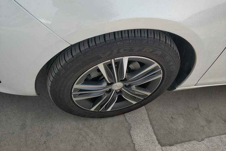 Used Peugeot 308 2016 1.6L Automatic Luxury Edition Left Front Wheel Hub