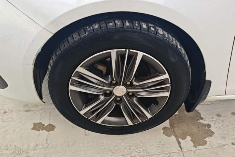 Used Peugeot 308 2016 1.6L Manual Fashion Edition Left Front Wheel Hub