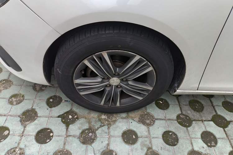 Used Peugeot 308 2016 1.6L Automatic Luxury Edition Left Front Wheel Hub