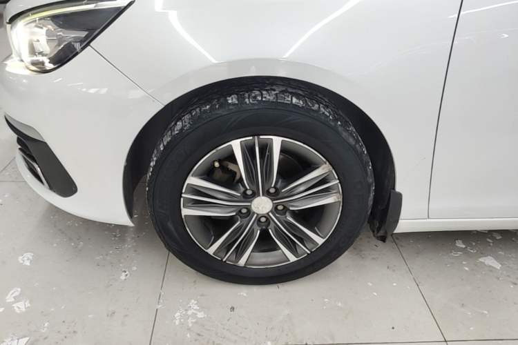 Used Peugeot 308 2016 1.6L Automatic Fashion Edition Left Front Wheel Hub