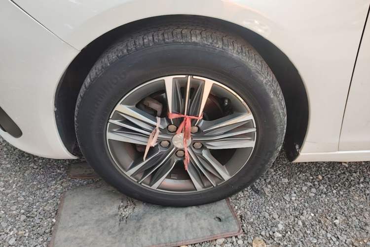 Used Peugeot 308 2016 230THP Automatic Luxury Edition Left Front Wheel Hub