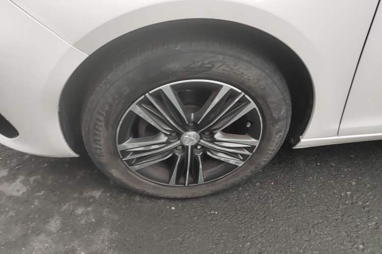 Used Peugeot 308 2016 1.6L Automatic Luxury Edition Left Front Wheel Hub