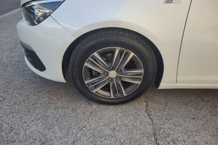 Used Peugeot 308 2016 230THP Automatic Luxury Edition Left Front Wheel Hub