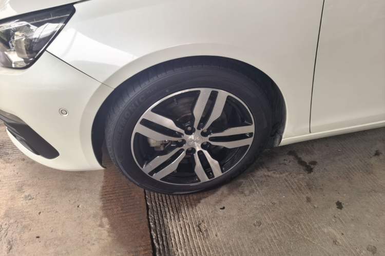 Used Peugeot 308 2016 350THP Automatic Prestige Edition Left Front Wheel Hub