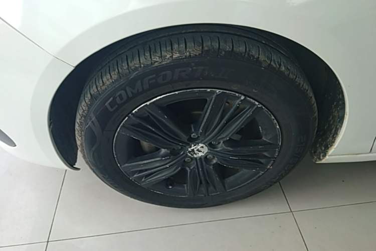 Used Peugeot 308 2016 1.6L Automatic Luxury Edition Left Front Wheel Hub