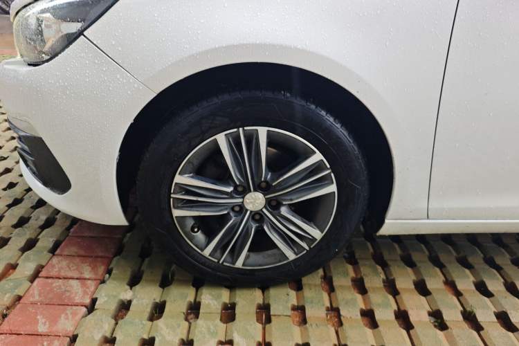 Used Peugeot 308 2016 1.6L Automatic Fashion Edition Left Front Wheel Hub