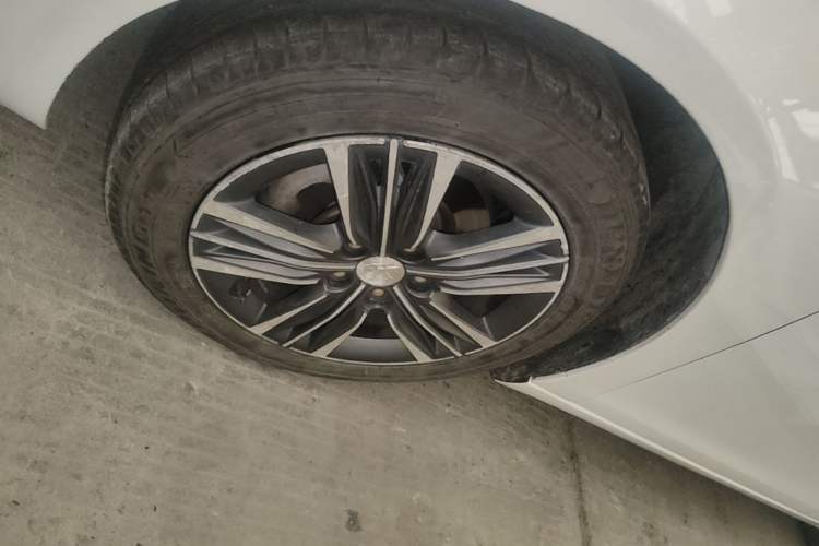 Used Peugeot 308 2016 1.6L Automatic Luxury Edition Left Front Wheel Hub