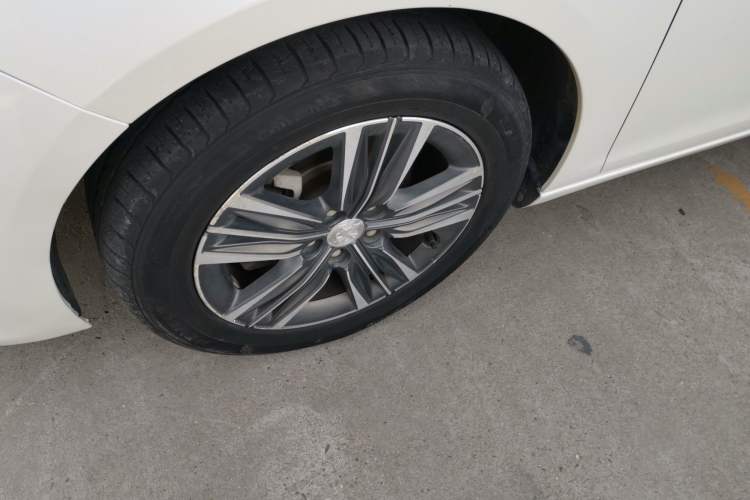 Used Peugeot 308 2016 1.6L Automatic Luxury Edition Left Front Wheel Hub
