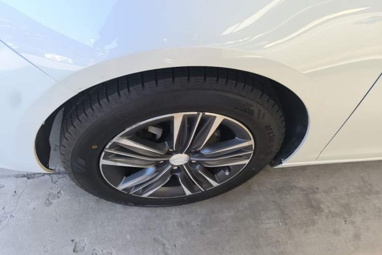 Used Peugeot 308 2016 1.6L Automatic Luxury Edition Left Front Wheel Hub