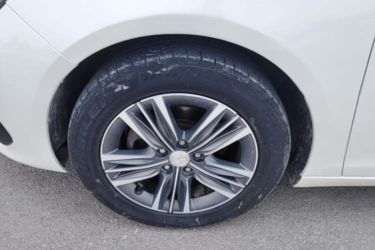 Used Peugeot 308 2016 1.6L Automatic Luxury Edition Left Front Wheel Hub