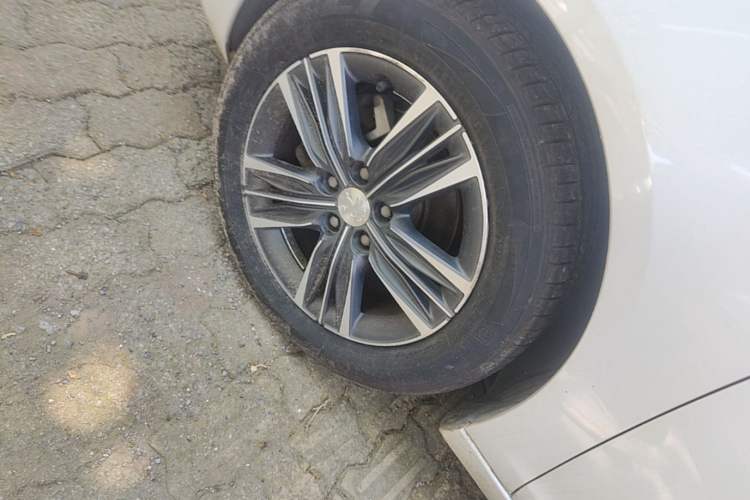 Used Peugeot 308 2016 1.6L Automatic Luxury Edition Left Front Wheel Hub