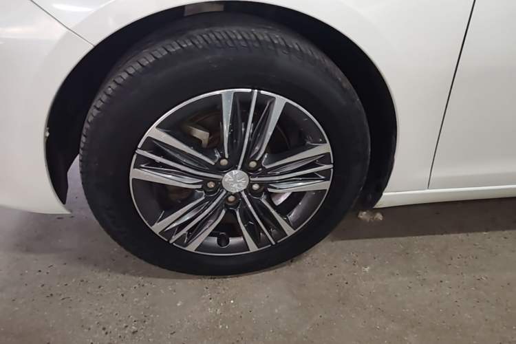 Used Peugeot 308 2016 1.6L Manual Fashion Edition Left Front Wheel Hub