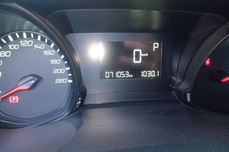 Used Peugeot 308 2016 1.6L Automatic Luxury Edition Odometer Close Up
