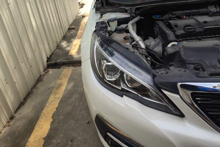 Used Peugeot 308 2016 1.6L Automatic Luxury Edition Right Front Headlight
