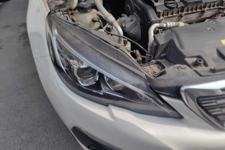 Used Peugeot 308 2016 1.6L Automatic Luxury Edition Right Front Headlight