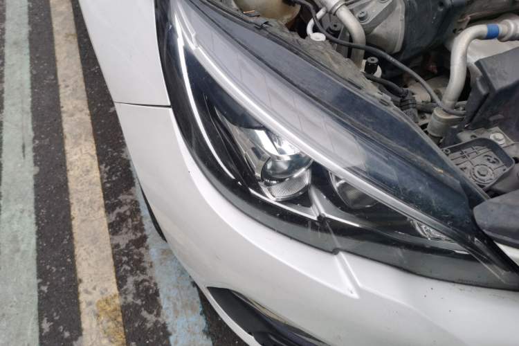 Used Peugeot 308 2016 1.6L Automatic Luxury Edition Right Front Headlight