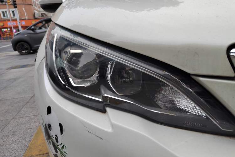 Used Peugeot 308 2016 1.6L Automatic Luxury Edition Right Front Headlight