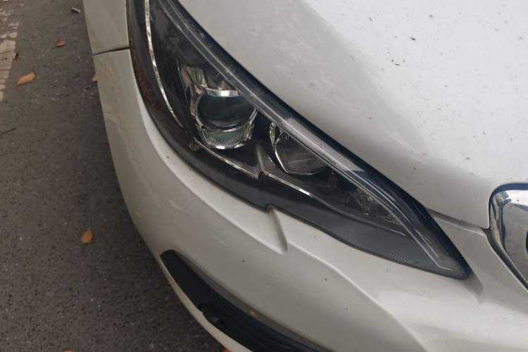 Used Peugeot 308 2016 1.6L Automatic Luxury Edition Right Front Headlight