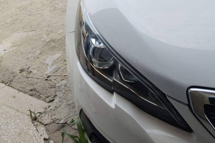 Used Peugeot 308 2016 1.6L Automatic Luxury Edition Right Front Headlight
