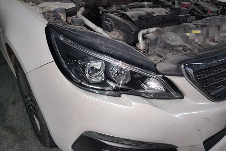 Used Peugeot 308 2016 1.6L Automatic Luxury Edition Right Front Headlight