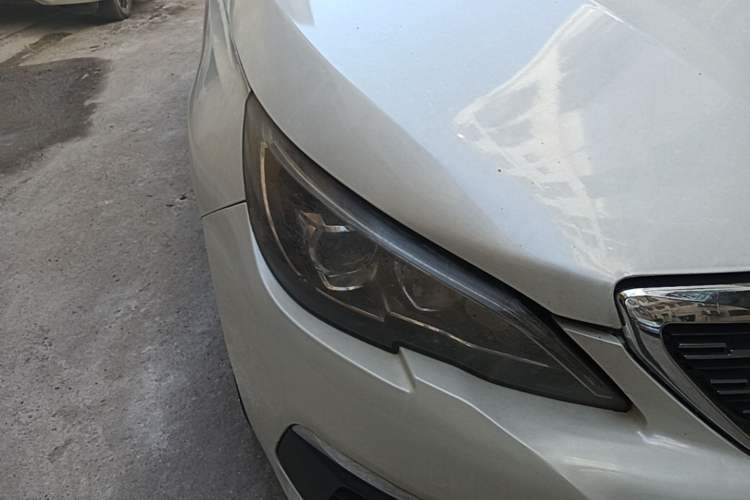 Used Peugeot 308 2016 1.6L Automatic Luxury Edition Right Front Headlight