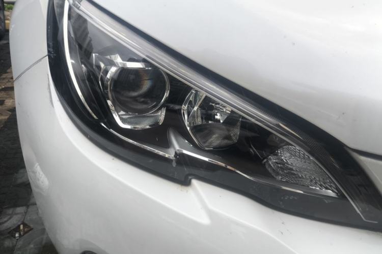 Used Peugeot 308 2016 230THP Automatic Luxury Edition Right Front Headlight