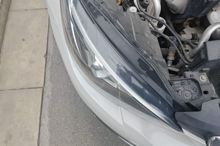 Used Peugeot 308 2016 1.6L Automatic Luxury Edition Right Front Headlight