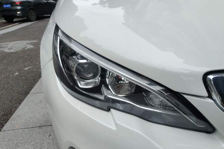 Used Peugeot 308 2016 1.6L Automatic Luxury Edition Right Front Headlight