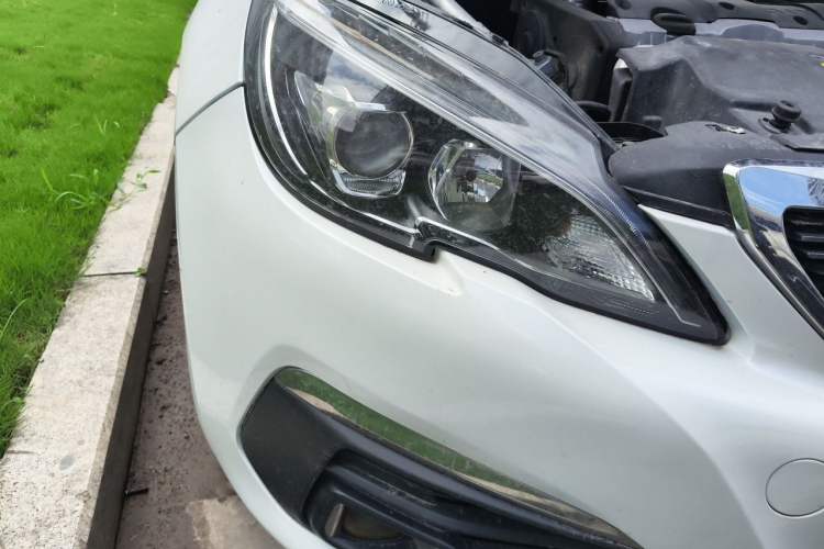 Used Peugeot 308 2016 1.6L Automatic Luxury Edition Right Front Headlight