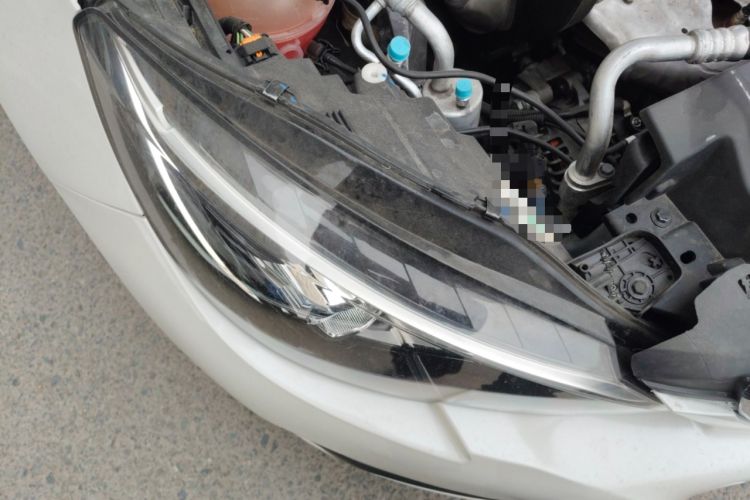 Used Peugeot 308 2016 1.6L Automatic Luxury Edition Right Front Headlight