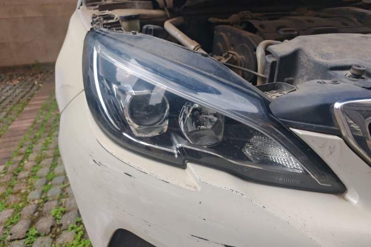 Used Peugeot 308 2016 1.6L Automatic Luxury Edition Right Front Headlight