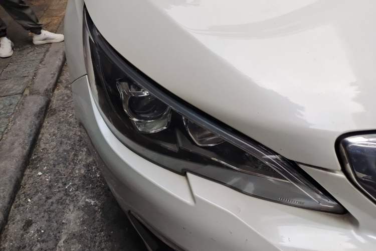 Used Peugeot 308 2016 1.6L Automatic Luxury Edition Right Front Headlight