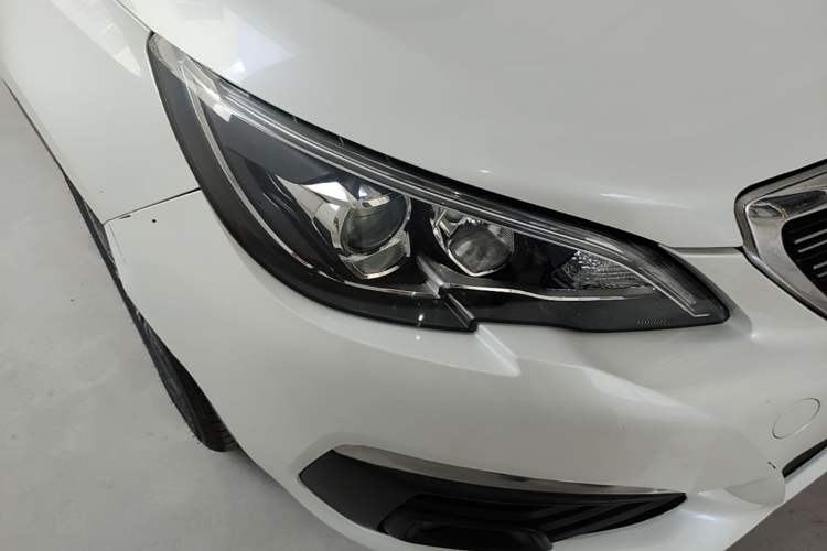 Used Peugeot 308 2016 1.6L Automatic Luxury Edition Right Front Headlight