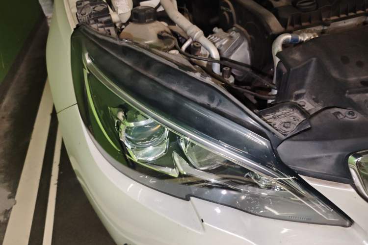 Used Peugeot 308 2016 1.6L Automatic Luxury Edition Right Front Headlight