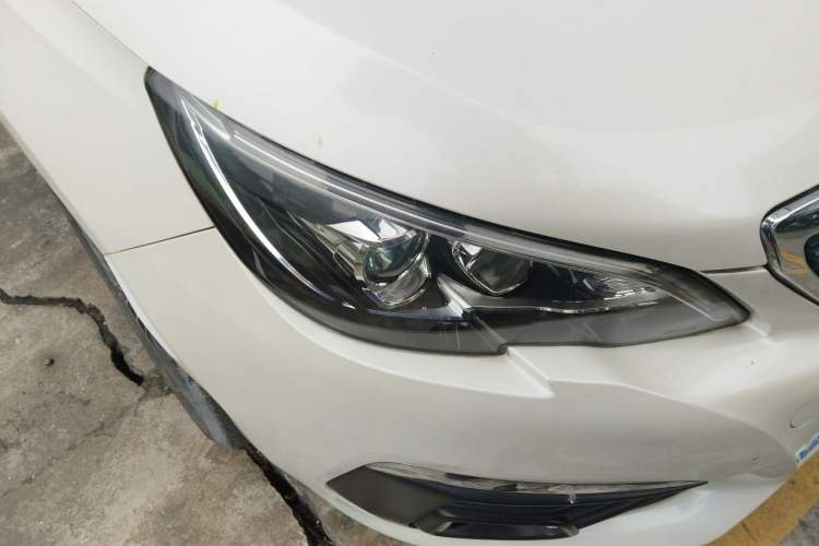Used Peugeot 308 2016 1.6L Automatic Luxury Edition Right Front Headlight