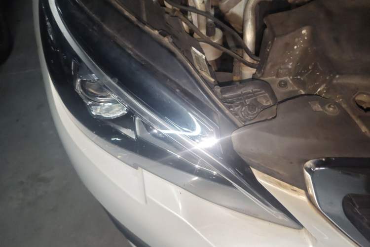 Used Peugeot 308 2016 1.6L Automatic Luxury Edition Right Front Headlight