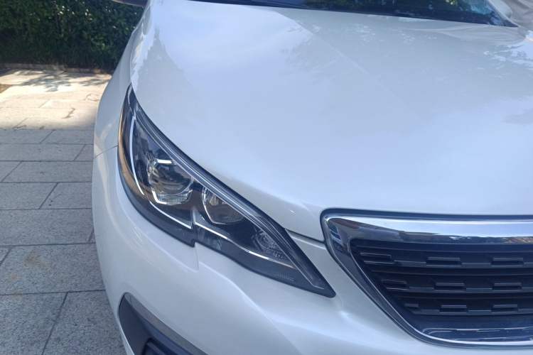 Used Peugeot 308 2016 1.6L Automatic Luxury Edition Right Front Headlight