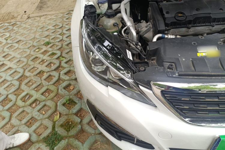 Used Peugeot 308 2016 1.6L Automatic Luxury Edition Right Front Headlight
