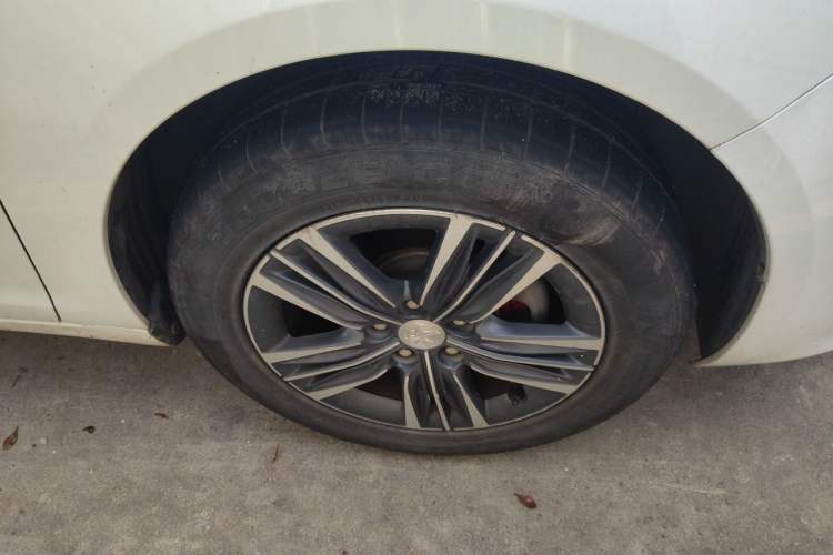 Used Peugeot 308 2016 1.6L Automatic Luxury Edition Right Front Wheel Hub