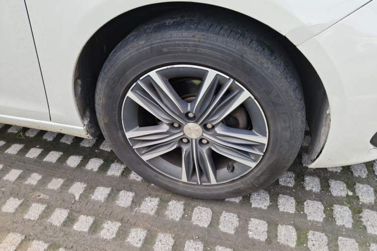 Used Peugeot 308 2016 1.6L Automatic Luxury Edition Right Front Wheel Hub